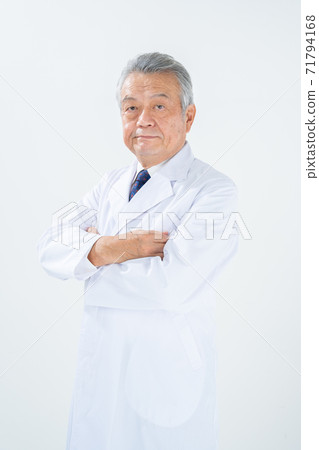 Medical image: A man in a white coat Medical image: A man in a white coat 71794168