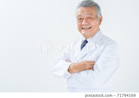 Medical image: A man in a white coat Medical image: A man in a white coat 71794169