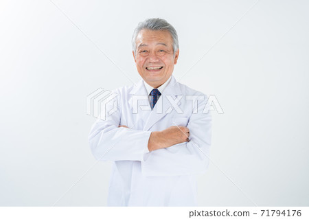 Medical image: A man in a white coat Medical image: A man in a white coat 71794176