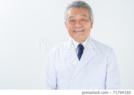 Medical image: A man in a white coat Medical image: A man in a white coat 71794180