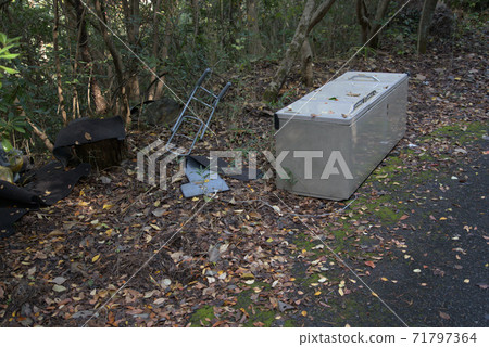 [Social issues] Illegal dumped refrigerators 71797364