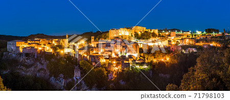 Sorano, a town in the province of Grosseto, southern Tuscany, Italy Sorano, a town in the province of Grosseto, southern Tuscany, Italy 71798103