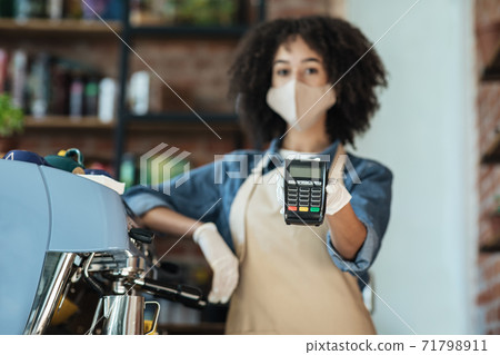Pay for online takeaway order during COVID-19 quarantine and social distancing Pay for online takeaway order during COVID-19 quarantine and social distancing 71798911