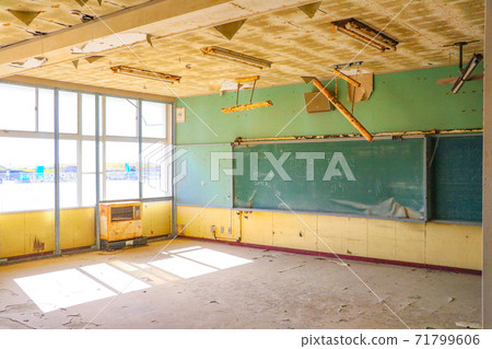Classroom damaged by the tsunami of the Great East Japan Earthquake (earthquake remains, Sendai City Arahama Elementary School) Classroom damaged by the tsunami of the Great East Japan Earthquake (earthquake remains, Sendai City Arahama Elementary School) 71799606