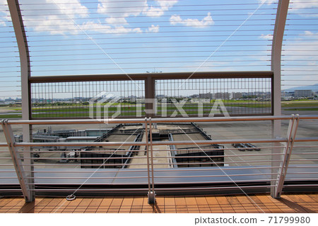 伊丹機場（大阪機場）的望台。切開一些絲網的攝影區域 71799980