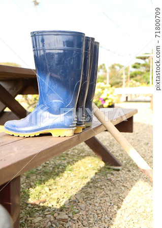 Work boots dried outside (Korea) 71800709