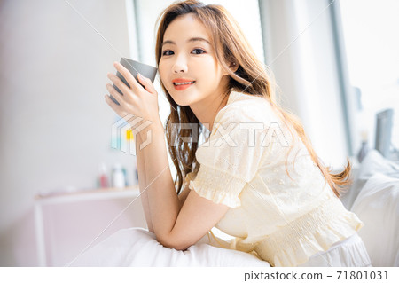 Female lifestyle 71801031