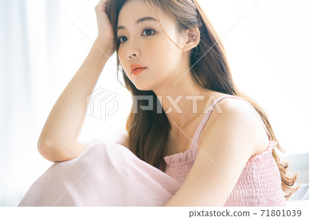 Female lifestyle 71801039