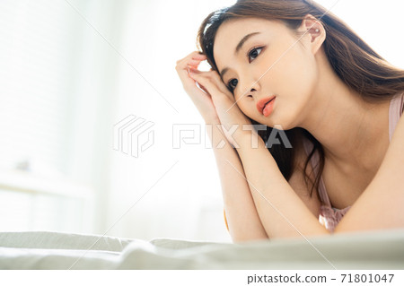 Female lifestyle 71801047