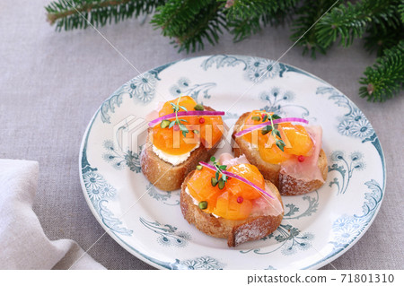 Bruschetta of kumquat compote 71801310
