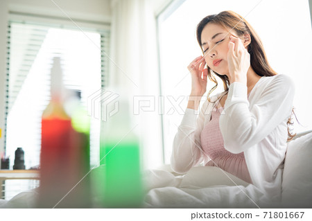 Female sickness hospital 71801667
