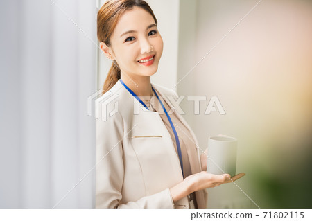 Business woman 71802115