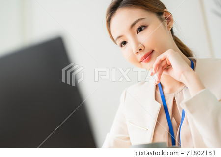 Business woman 71802131