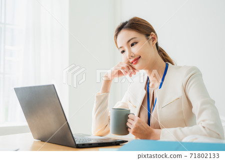 Business woman 71802133