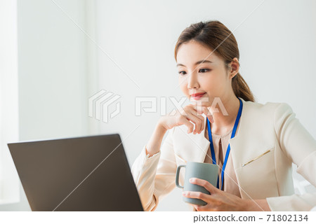 Business woman 71802134