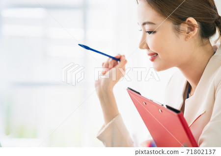 Business woman 71802137