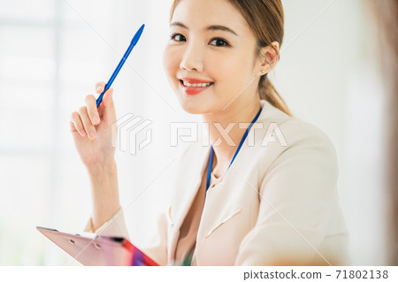 Business woman 71802138