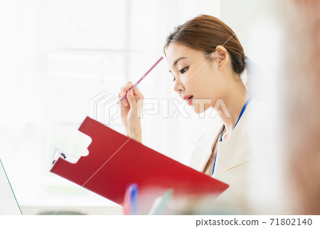 Business woman 71802140