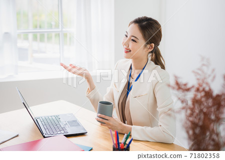 Business woman 71802358