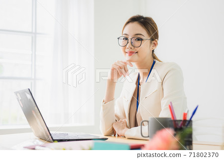 Business woman 71802370