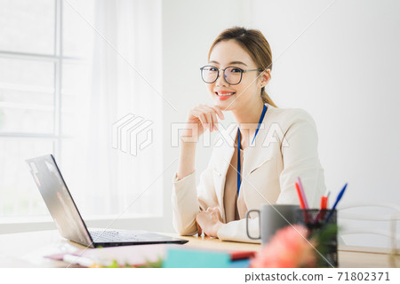 Business woman 71802371