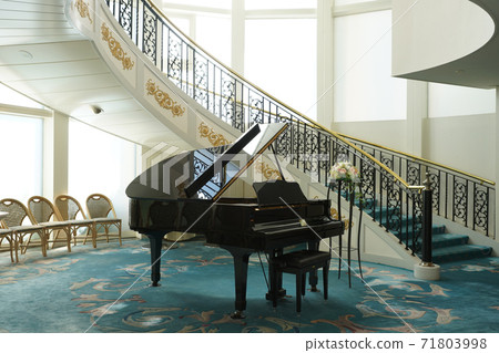 Wedding hall piano ② 71803998