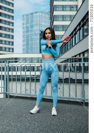 Slim Female Do Stretching Before Training Slim Female Do Stretching Before Training 71805016