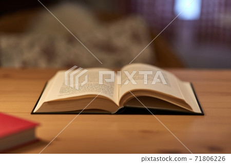 Book in a table in a room 71806226