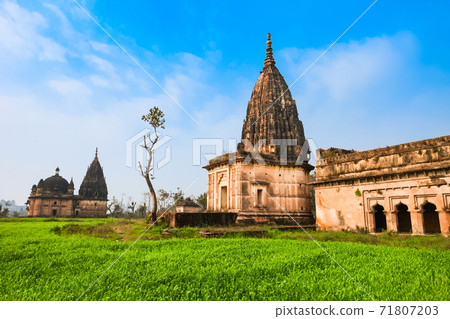 Chhatris in Orchha city, India 71807203