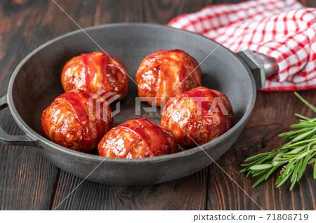 Bacon wrapped meatballs 71808719