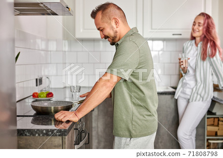 side view on male cooking in the kitchen side view on male cooking in the kitchen 71808798