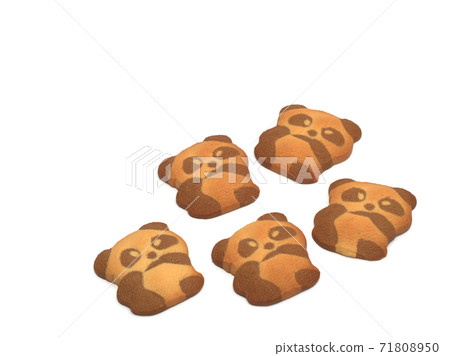 Five sandy cookies isolated on the white, sandy bears Five sandy cookies isolated on the white, sandy bears 71808950