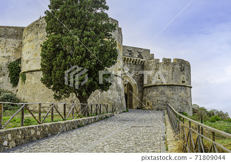 Access road to the main gate of the fortress of milazzo. milazzo. Sicily Italy. 71809044