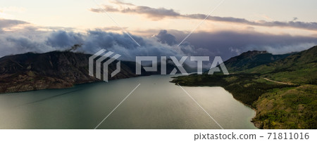 Beautiful Canadian Nature Landscape 71811016