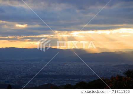 Sunset, sunset, orange, sunset from the Hieizan Driveway Observatory in Otsu City, Shiga Prefecture [November] 71811503