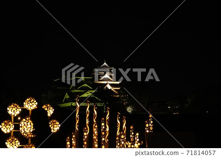 熊本城的夜間照明 熊本城的夜間照明 71814057