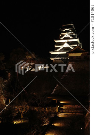 Night illumination of Kumamoto Castle Night illumination of Kumamoto Castle 71814065