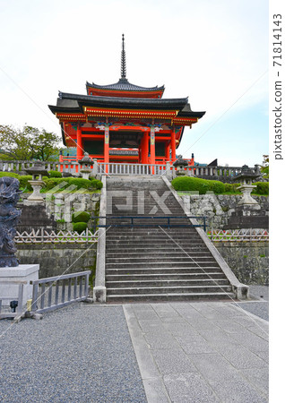 Kiyomizu-dera triple-tower and west gate Kiyomizu-dera triple-tower and west gate 71814143