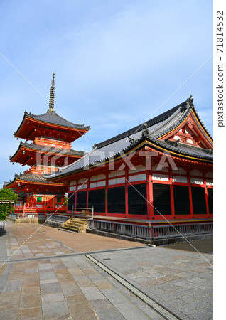Kiyomizu-dera Triple tower and Kyodo 71814532