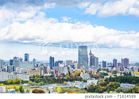 即將到來的秋天的仙台市全景 即將到來的秋天的仙台市全景 71814589
