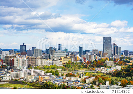 即將到來的秋天的仙台市全景 即將到來的秋天的仙台市全景 71814592