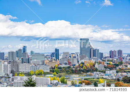 即將到來的秋天的仙台市全景 即將到來的秋天的仙台市全景 71814593