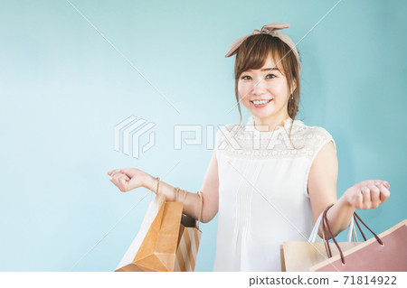 Woman shopping/shopping Woman shopping/shopping 71814922