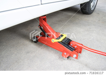 Car floor jack for car for repair check Maintenance of cars Car floor jack for car for repair check Maintenance of cars 71816117