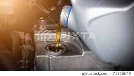 Mechanic in service to repair the car, change lubricant oil 71816649