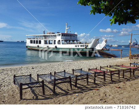 Unguja Beach / Tanzania 71816742