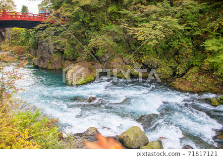 Daiya River flowing near Nikko Kamibashi Autumn scenery Daiya River flowing near Nikko Kamibashi Autumn scenery 71817121