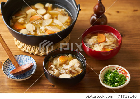 Miso soup with pork and vegetables  71818146