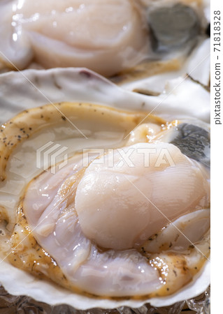 Fresh scallops 71818328
