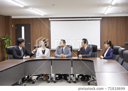 Businessmen to meet Businessmen to meet 71818699